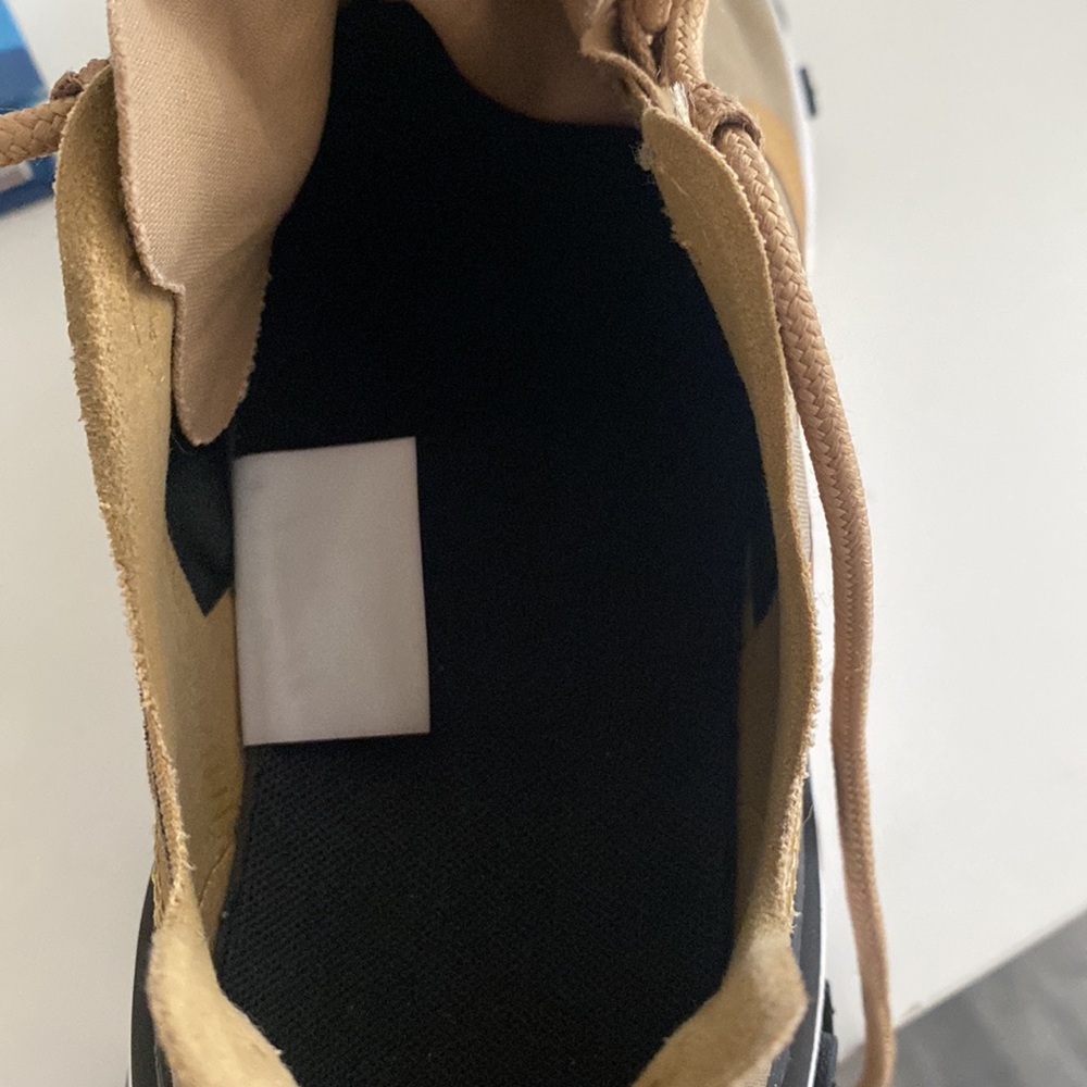 Nike tan shoes - Picture 6 of 7